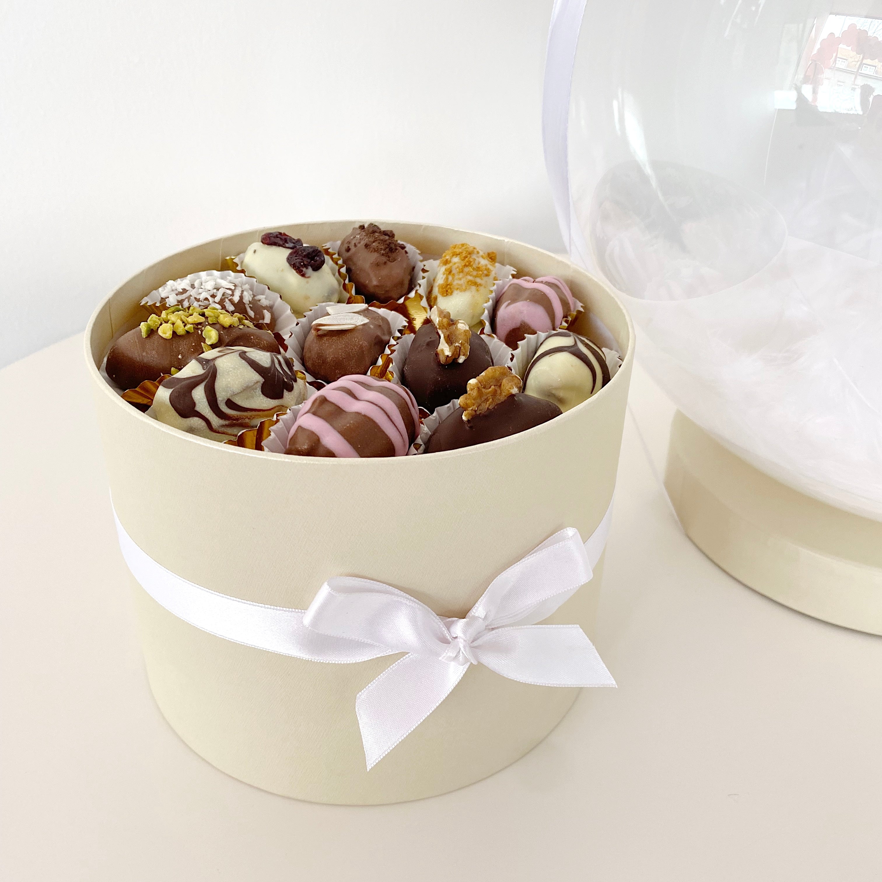 Personalisierte Ballon Ramadanbox mit Schoko Dattel & Lichterkette