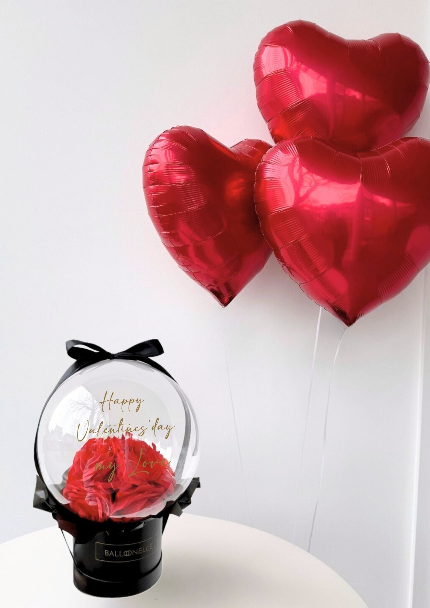 Valentinstag Flowerbox-Set Rote Rosen mit Herzballons - heliumgefüllt