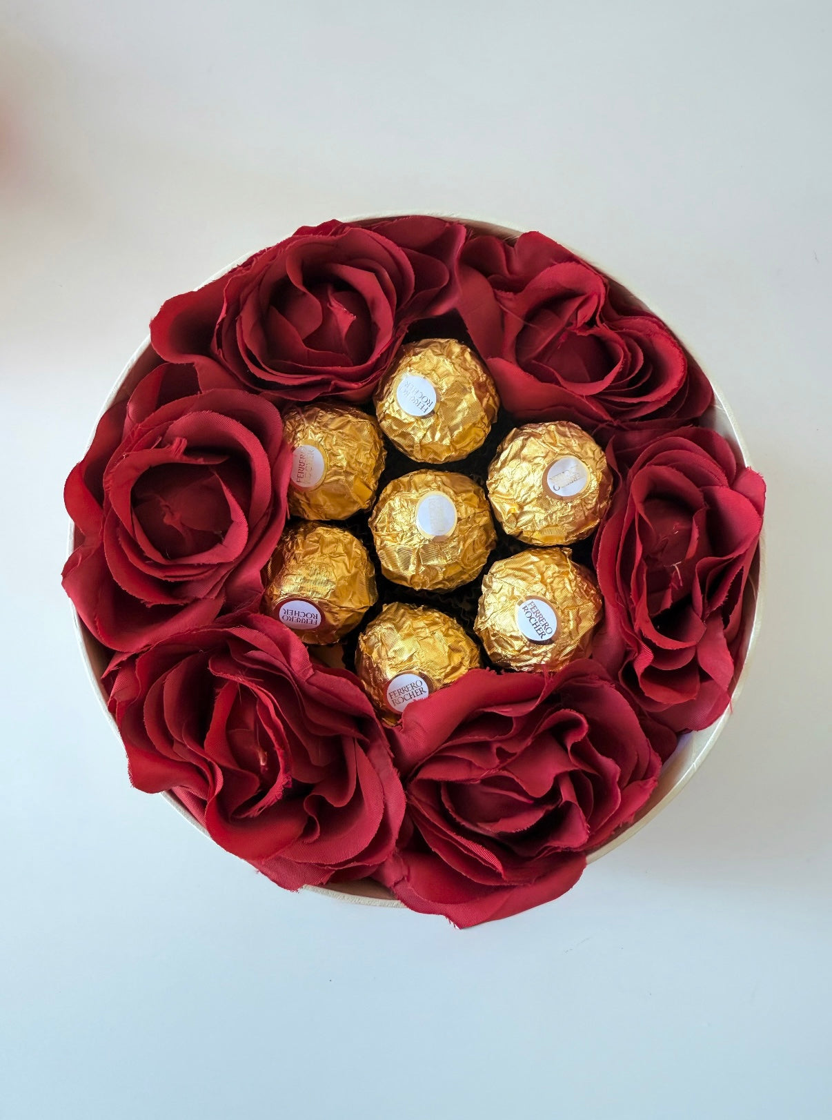 Personalisierte Ballon Teddybox Geschenkset Valentinstag mit Herzballons - heliumgefüllt