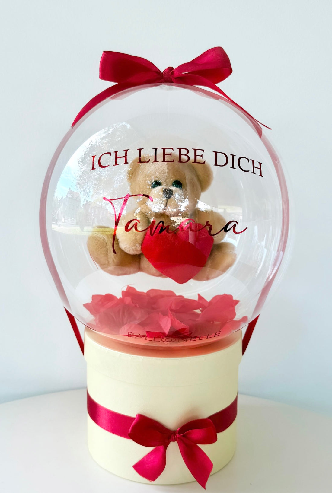 Personalisierte Ballon Teddybox Geschenkset Valentinstag mit Herzballons - heliumgefüllt