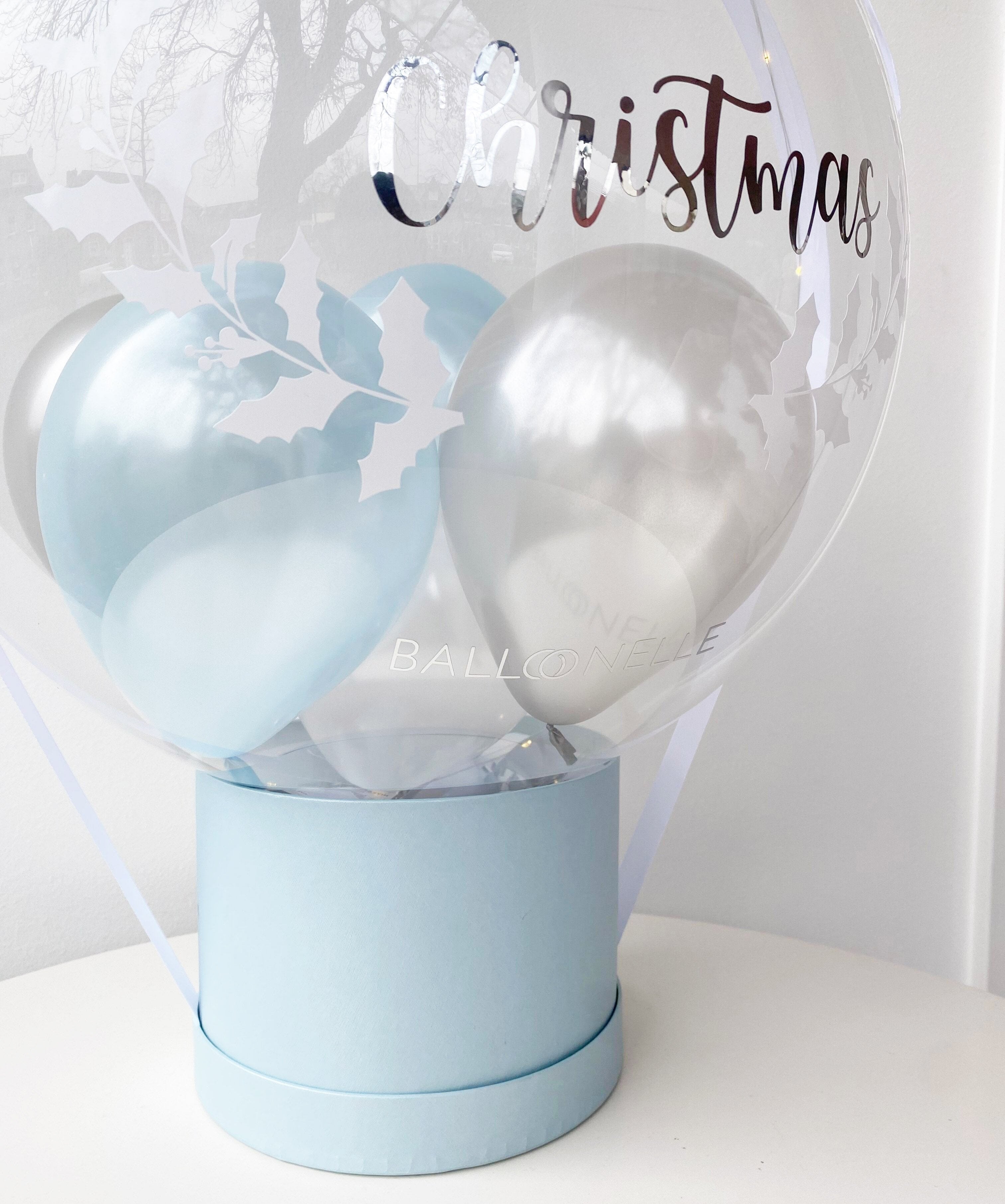 Merry Christmas Silver Designer Ballon mit Geschenkbox