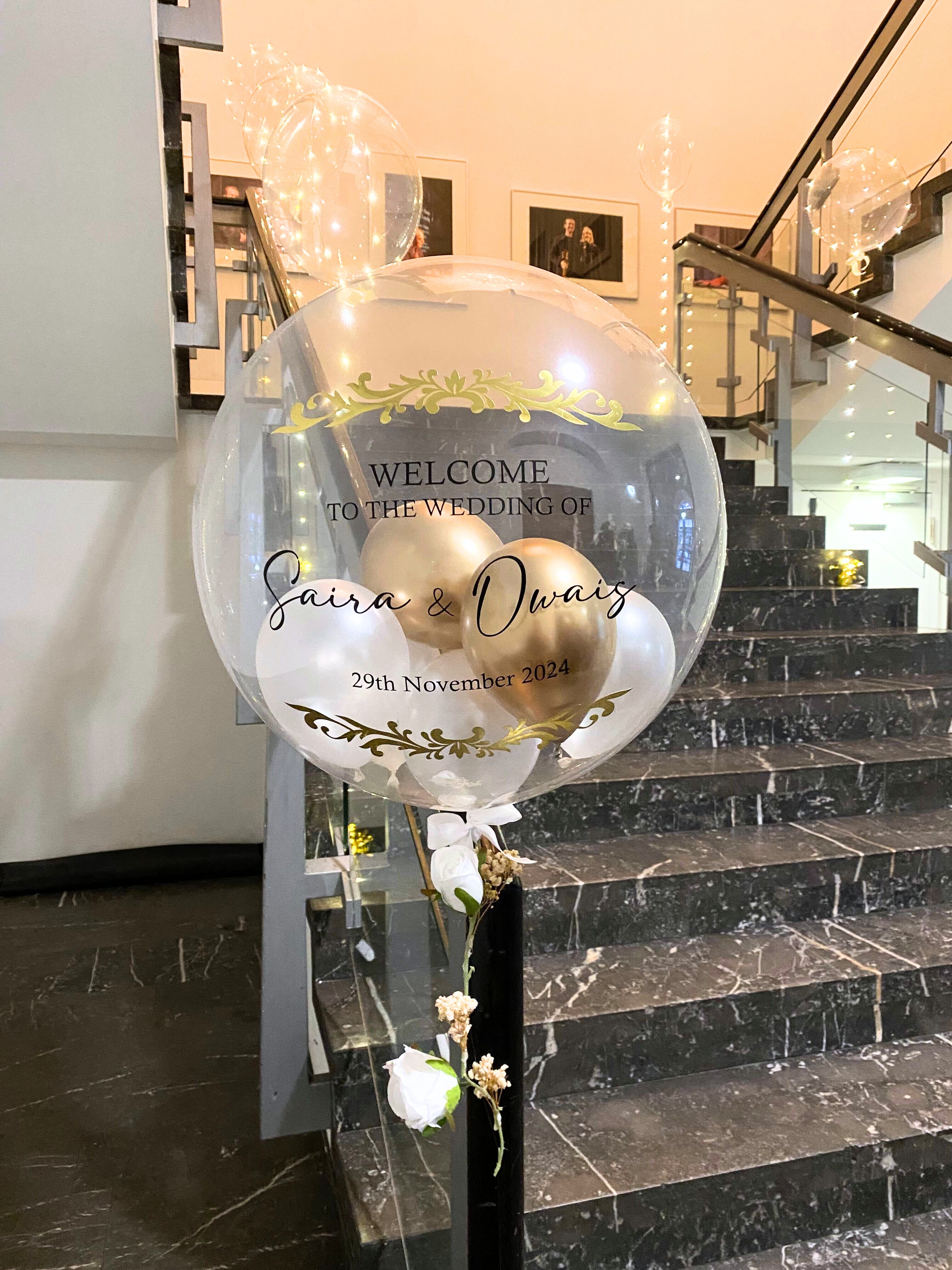 Wedding Designer Ballon mit Weissen Rosen & Schleierkraut