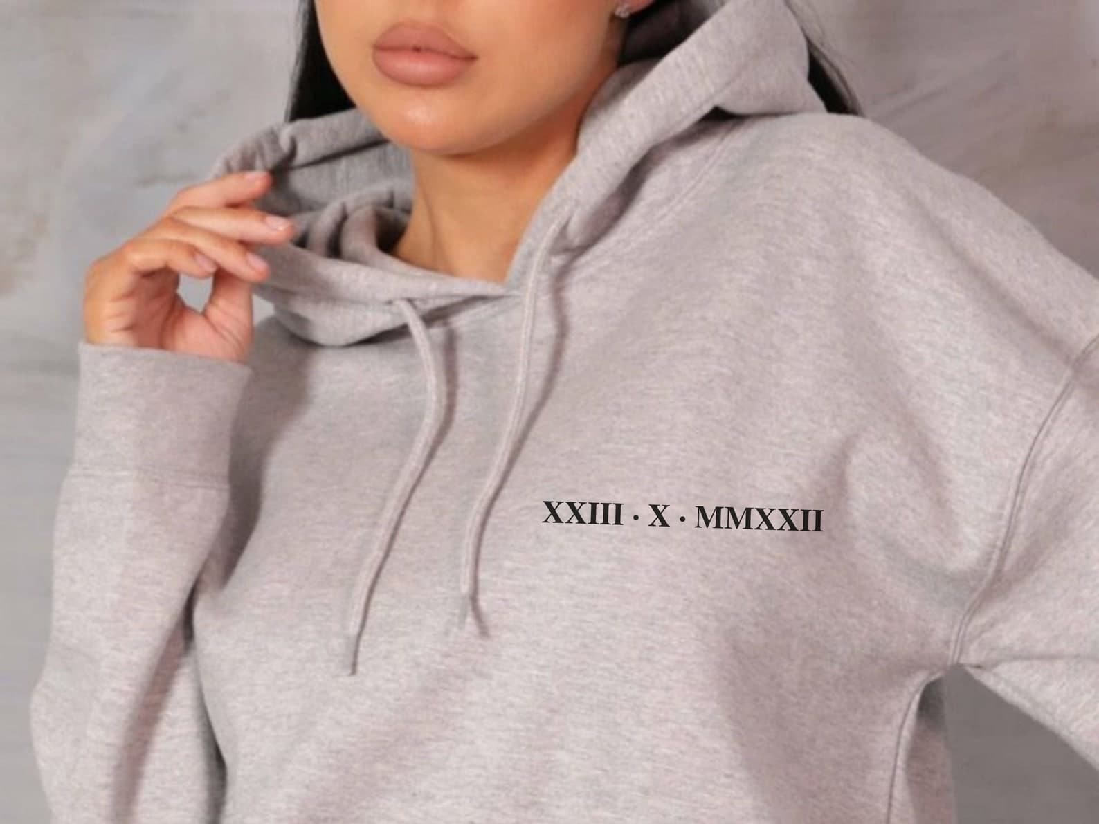 Personalisierter Hoodie mit Datum in Römischen Zahlen - BALLOONELLE