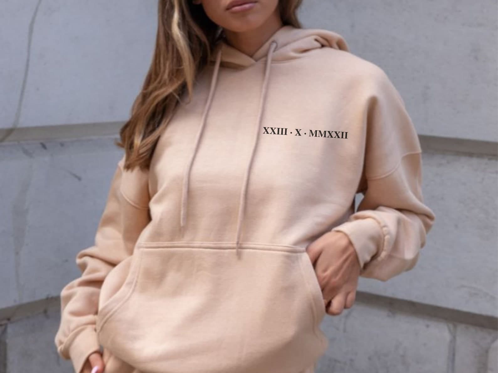 Personalisierter Hoodie mit Datum in Römischen Zahlen - BALLOONELLE
