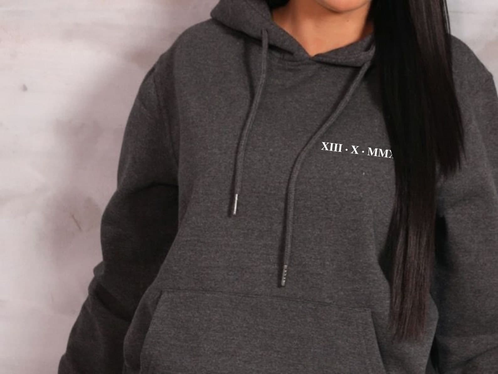 Personalisierter Hoodie mit Datum in Römischen Zahlen - BALLOONELLE