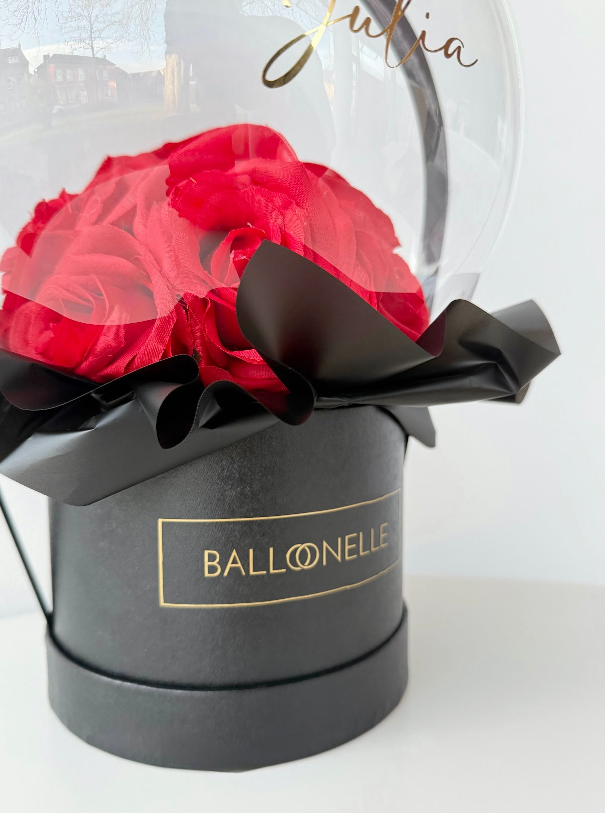 Valentinstag Flowerbox-Set Rote Rosen mit Herzballons - heliumgefüllt