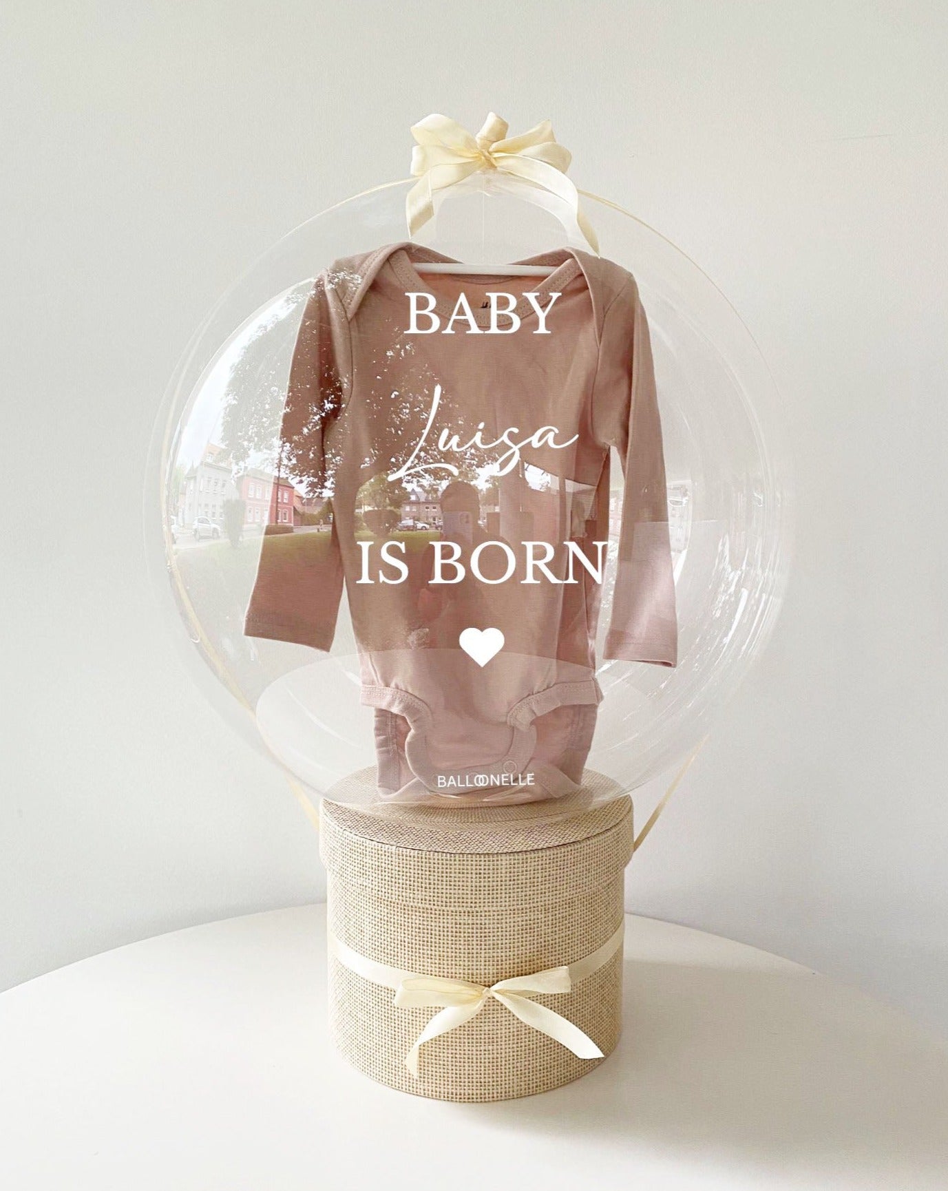 Ballon Baby-Geschenkset 7-teilig mit personalisierten Body in Rosa