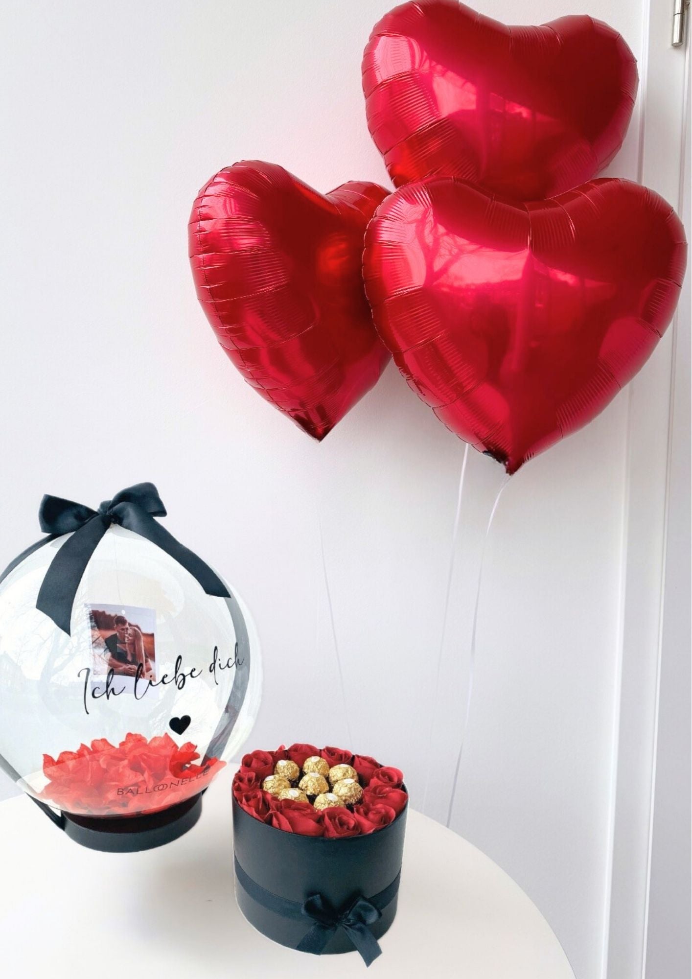 Personalisierte Ballon Rosenbox mit Foto + Herzballons Geschenkset Valentinstag