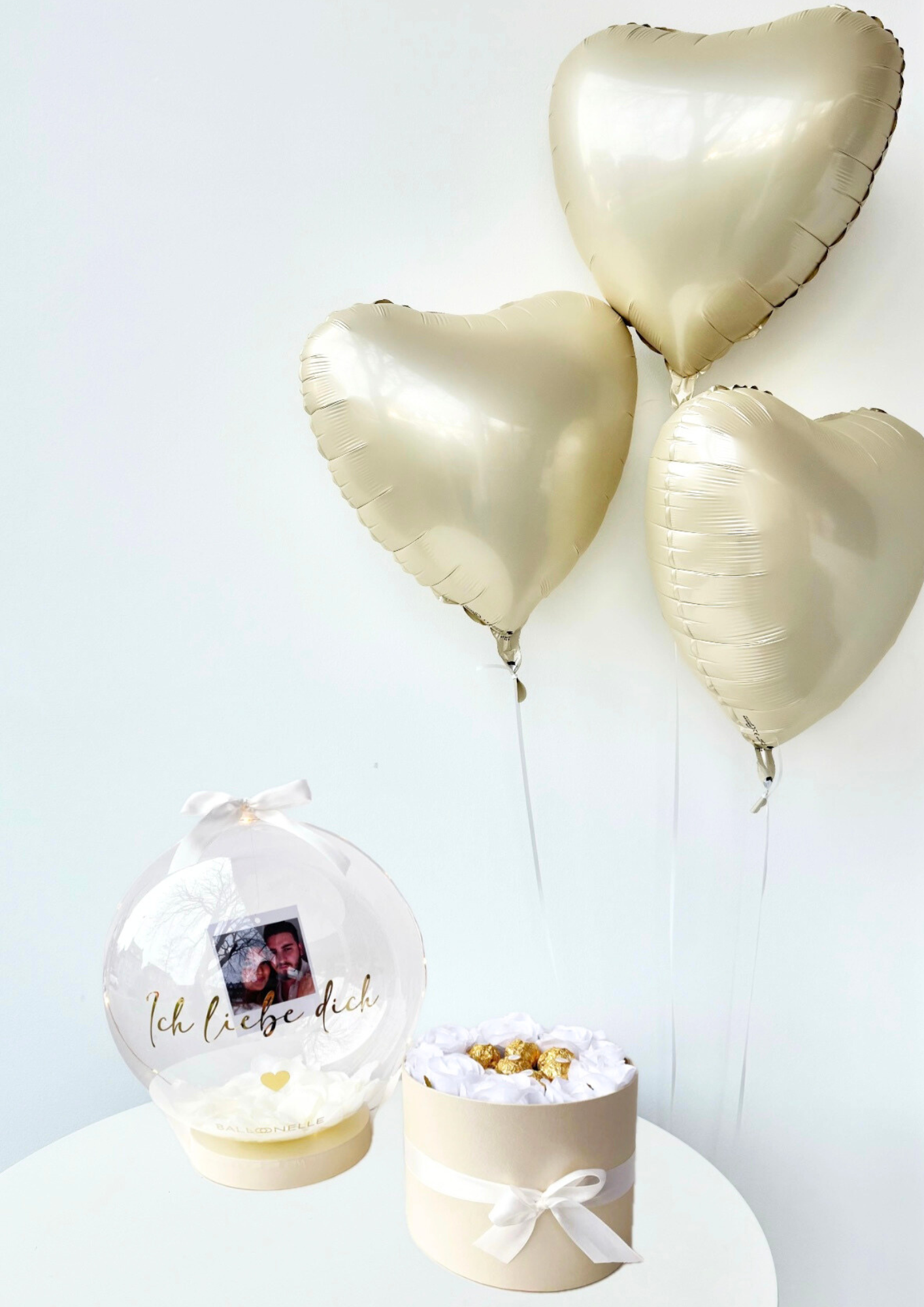 Personalisierte Ballon Rosenbox mit Foto + Herzballons Geschenkset Valentinstag