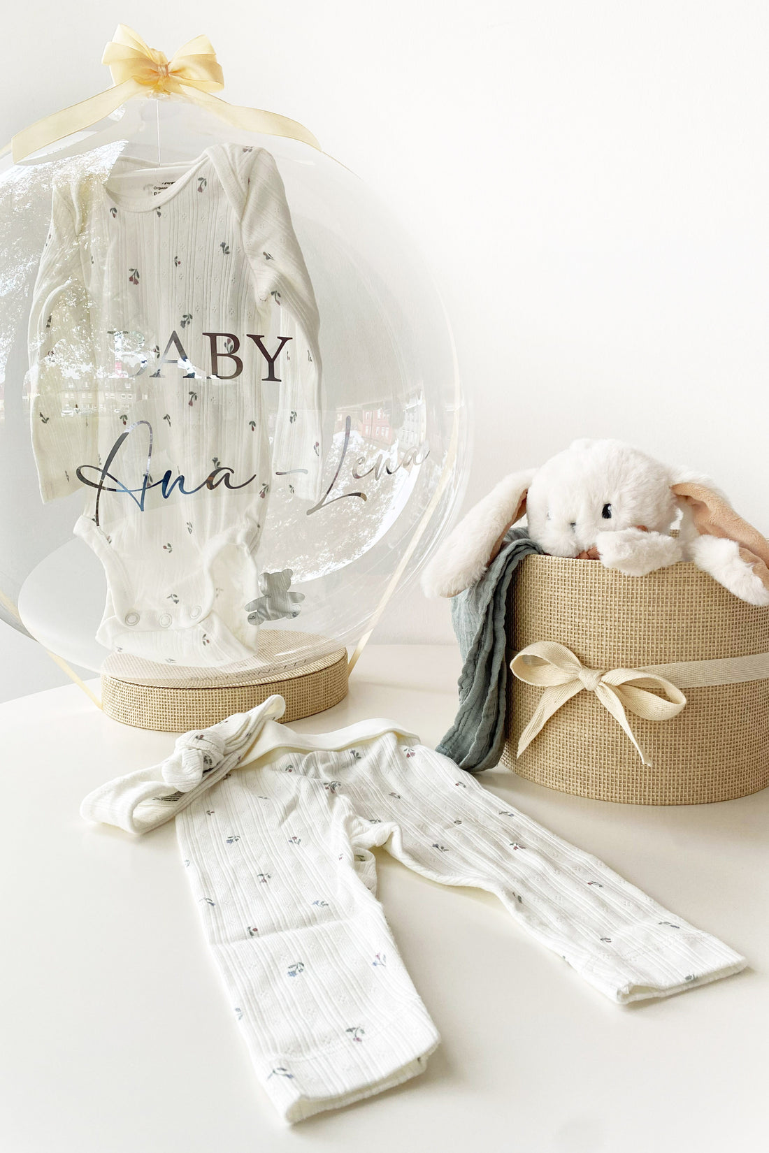 Ballon Baby-Geschenkset Personalisiert 7-teilig Weiß/Geblümt