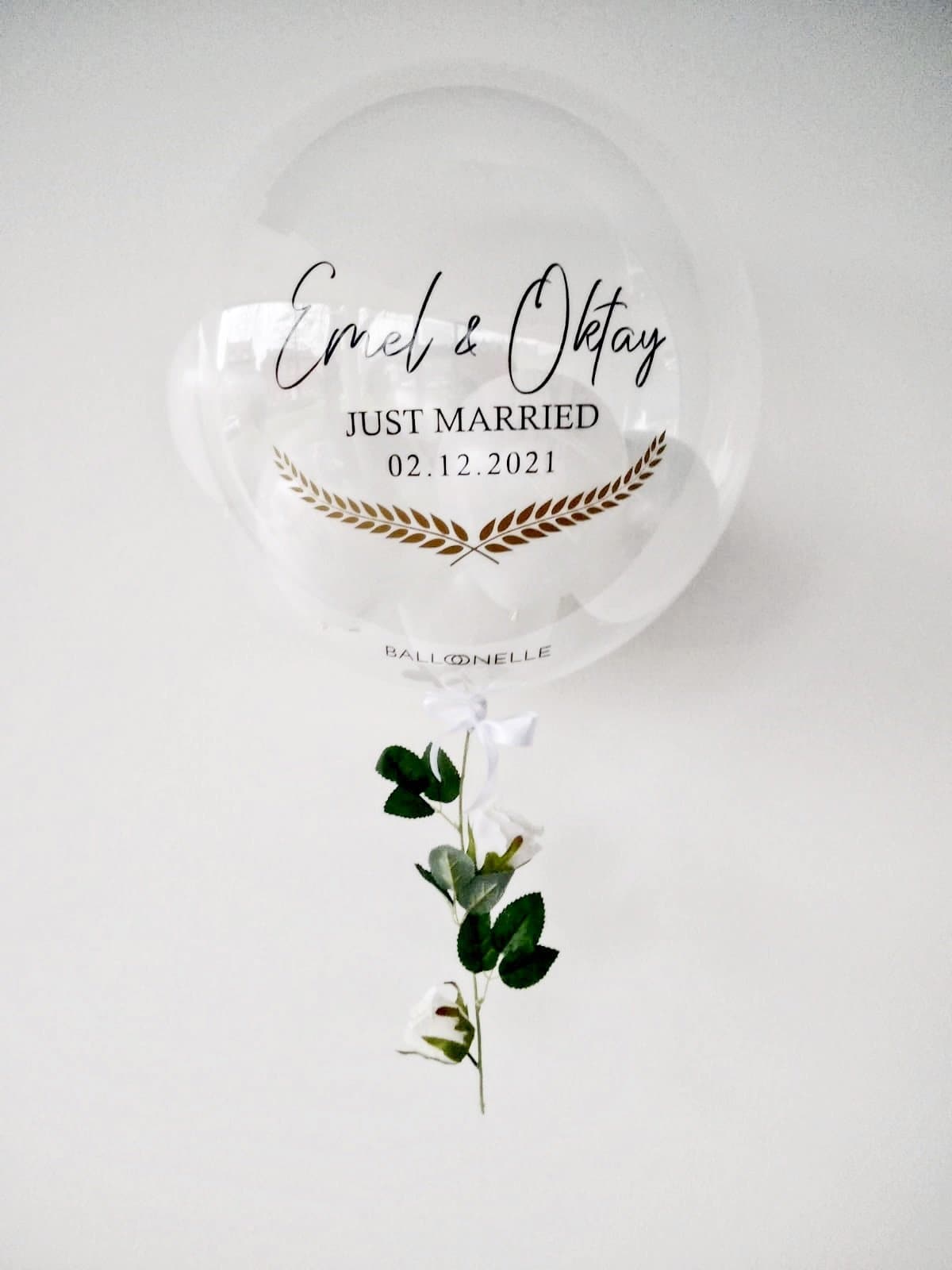 white-rose-wedding-designer-balloon
